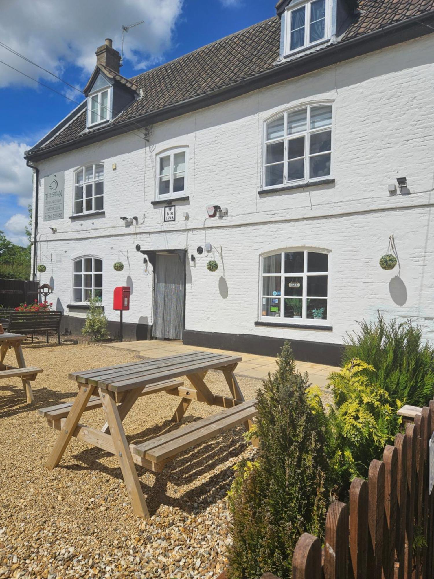 The Swan Inn Hilborough Eksteriør billede